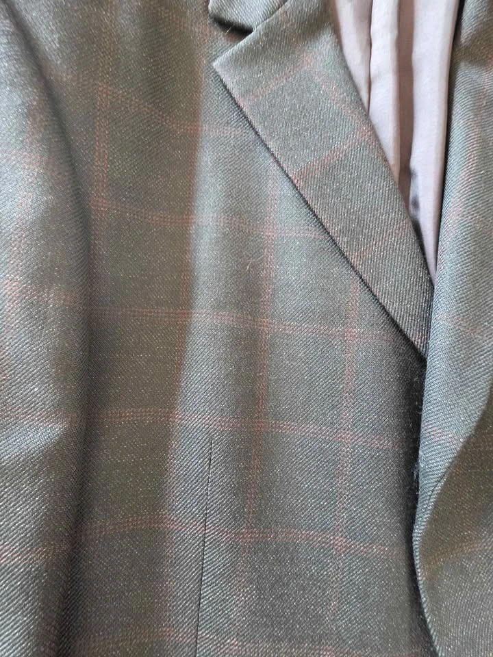 Hugo Boss Wool & Cashmere Plaid Sport Coat - Size 44R - photo 2