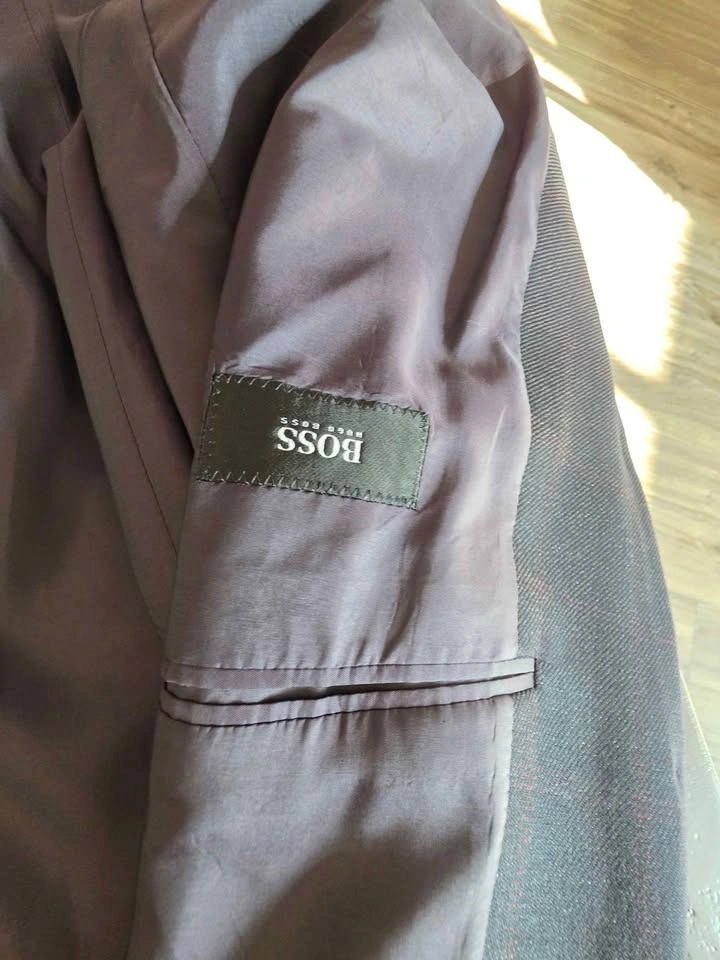 Hugo Boss Wool & Cashmere Plaid Sport Coat - Size 44R - photo 5