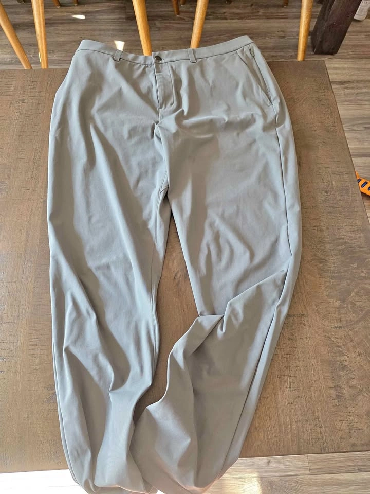 Lululemon Men’s ABC Trouser Warpstreme – Size 36 x 32 – Sage Gre