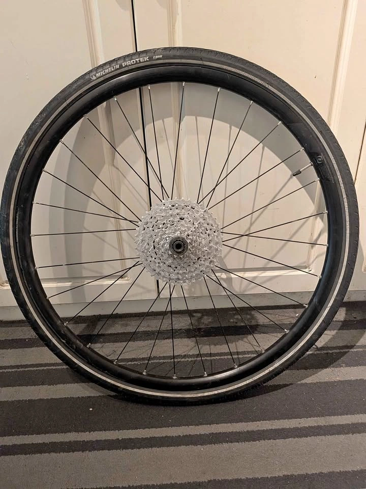 Syncros 700c Rear Disc Wheel w/ Tire, 9-Speed Cassette & Rotor