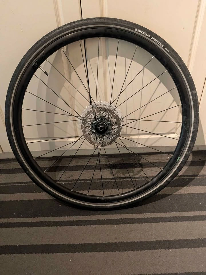 Syncros 700c Rear Disc Wheel w/ Tire, 9-Speed Cassette & Rotor - photo 2
