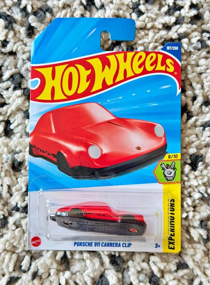 Hot Wheels Porsche Carrera Clip/ Keychain