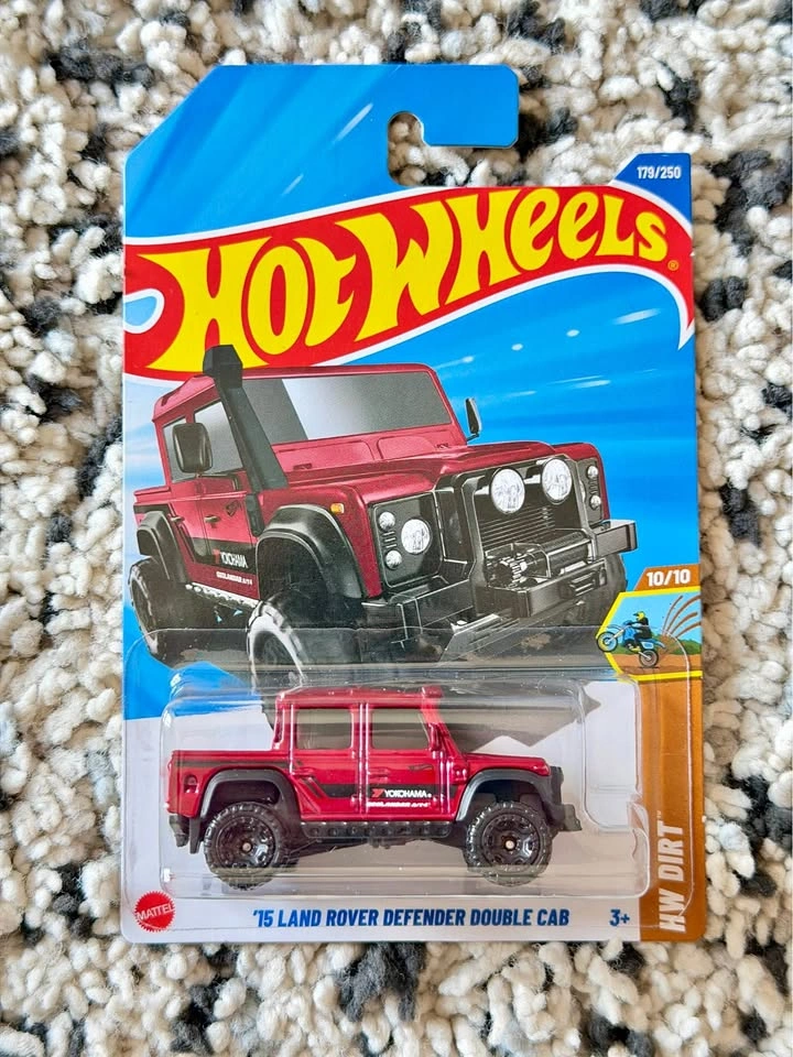 Hot Wheels 2015 Land Rover Defender Double Cab