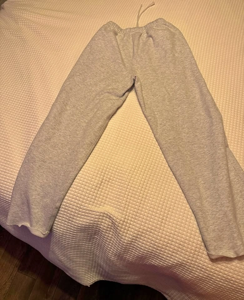 SKIMS Straight-Leg Sweatpants - Light Heather Gray (Size M)