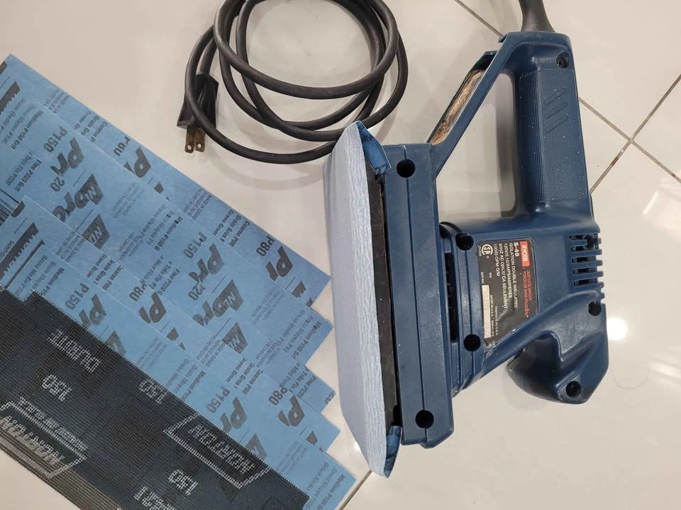 Like new RYOBI S 45 SHEET SANDER WITH FEW SHEETS - photo 2
