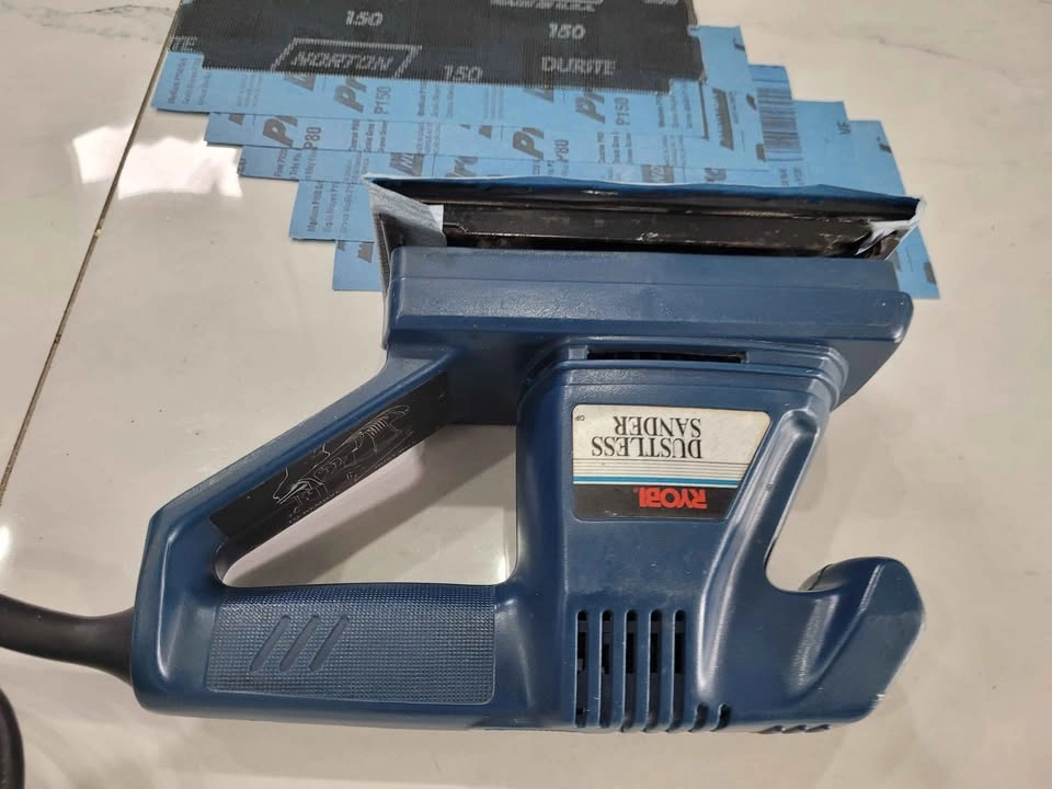 Like new RYOBI S 45 SHEET SANDER WITH FEW SHEETS - photo 3