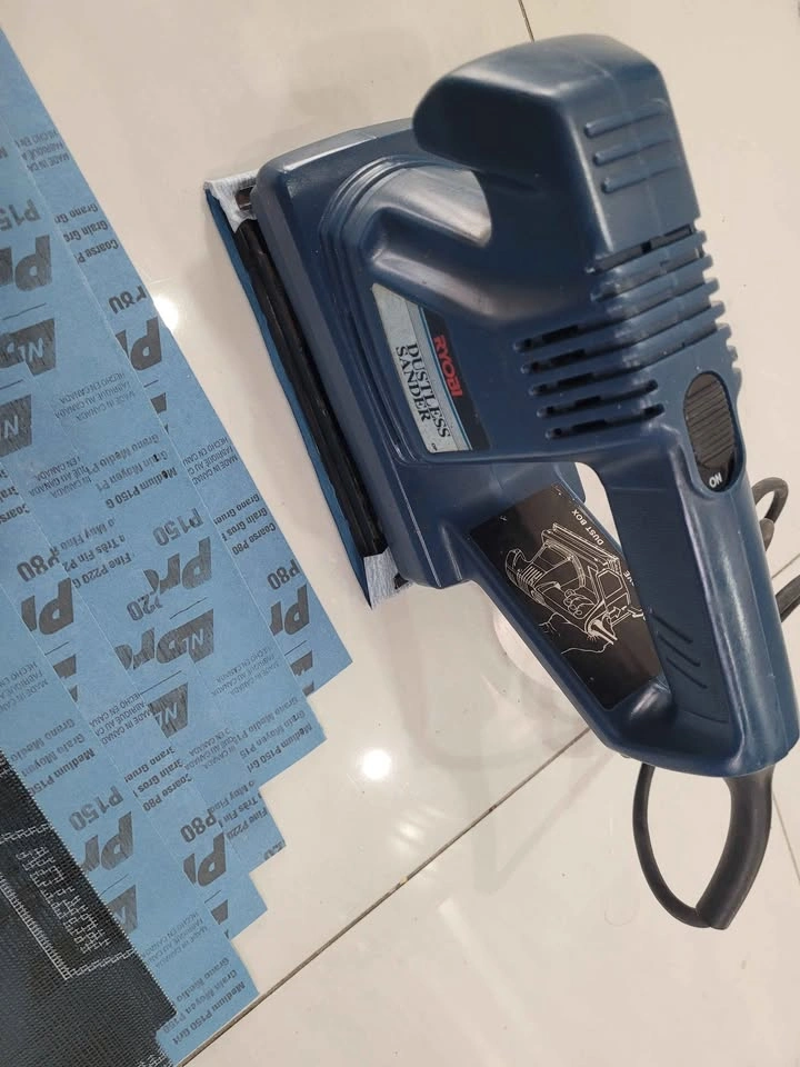 Like new RYOBI S 45 SHEET SANDER WITH FEW SHEETS - photo 4