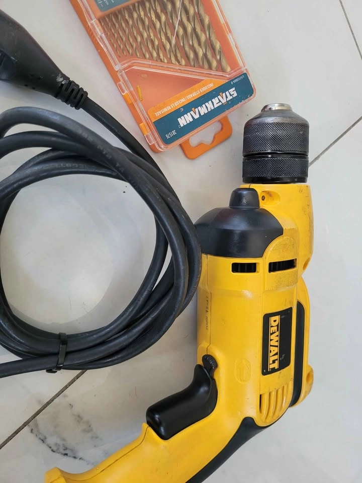 DEWALT 3/8" Heavy Duty VSR Pistol Grip Keyless Chuck Drill - photo 2