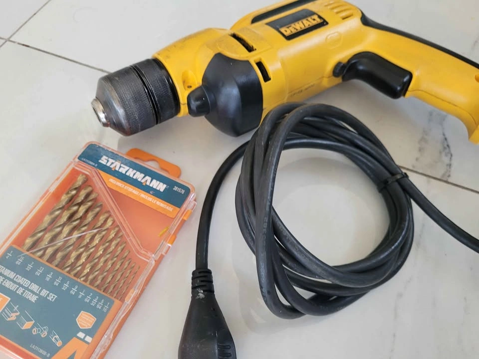 DEWALT 3/8" Heavy Duty VSR Pistol Grip Keyless Chuck Drill - photo 3