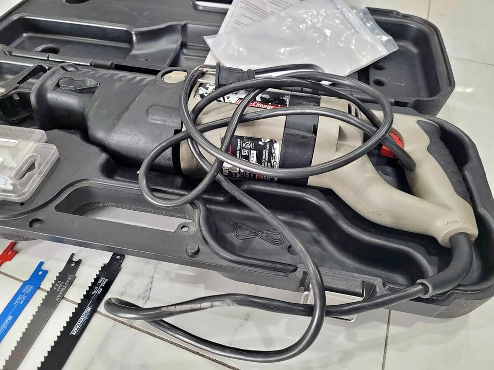 Porter Cable Professional Circular Saw with New Blades