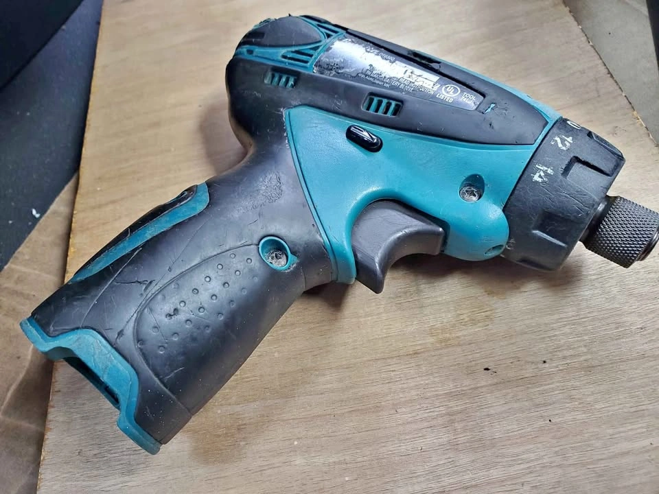 MAKITA 10.8V HEX SHANK CORDLESS DRIVER DRILL (DF30D) TOOL ONLY