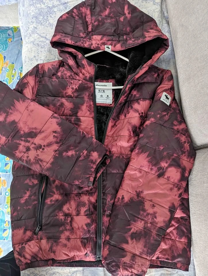 In Excellent condition, boys puffer jacket.