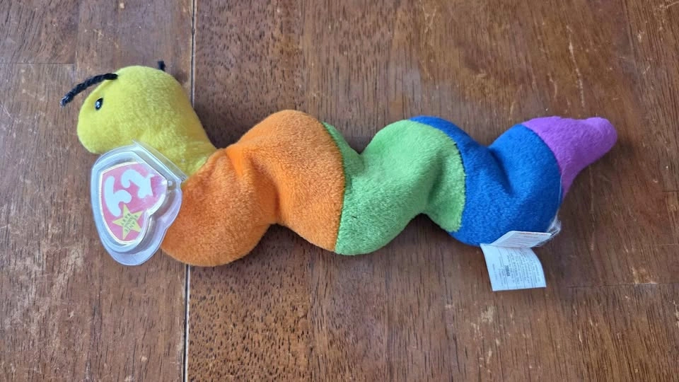 retired 1995 Ty Beanie Baby "Inch" the Inchworm