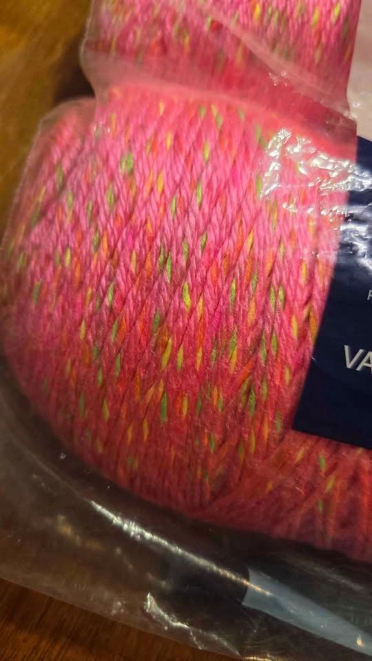 Pink super soft Yarn, unknown fiber 2 skeins - photo 3