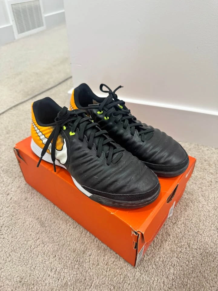 Indoor cleats