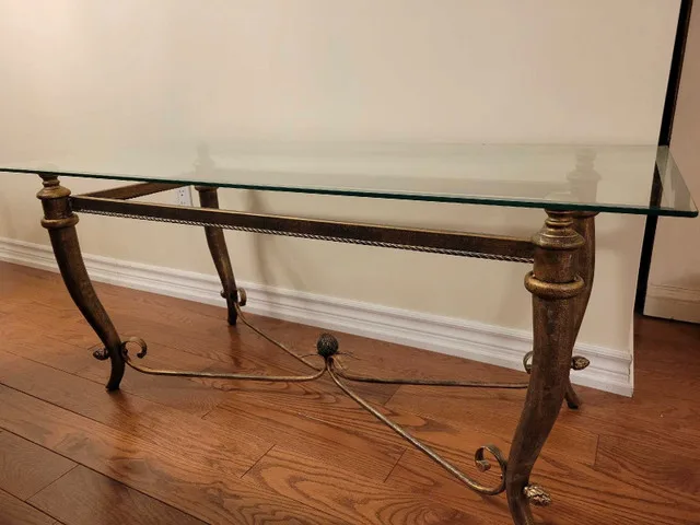 Glass coffee table - excellent condition image indicator(2)