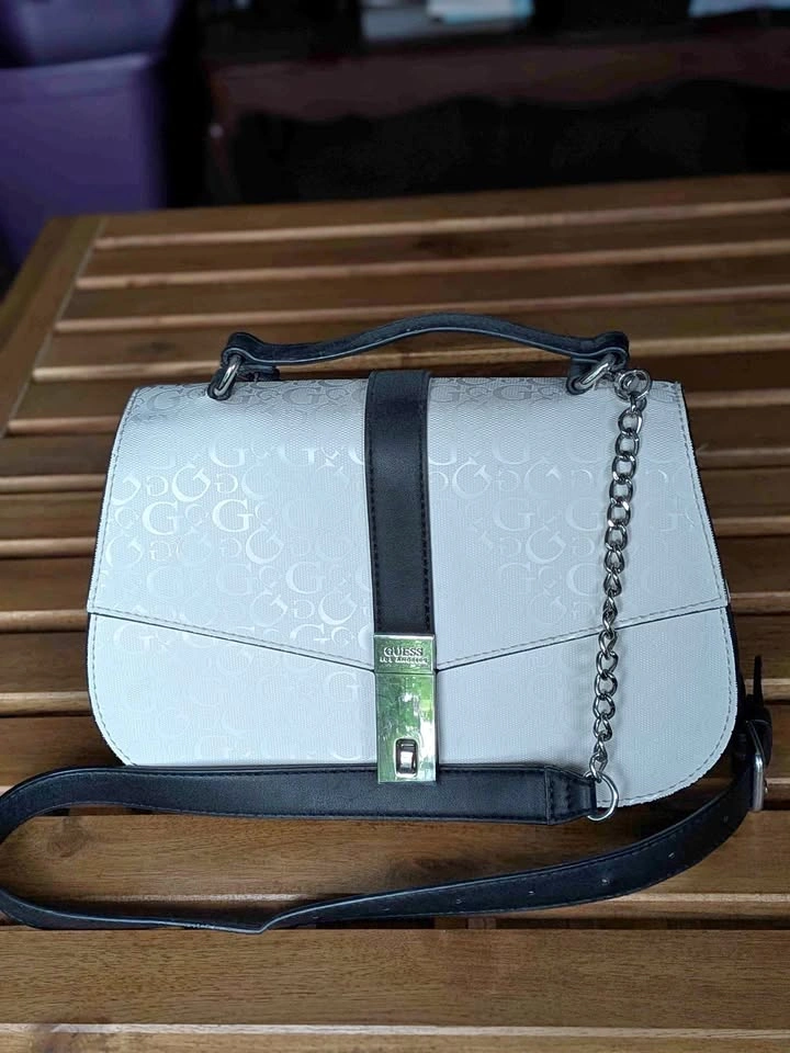 Guess Purse (New Condition)