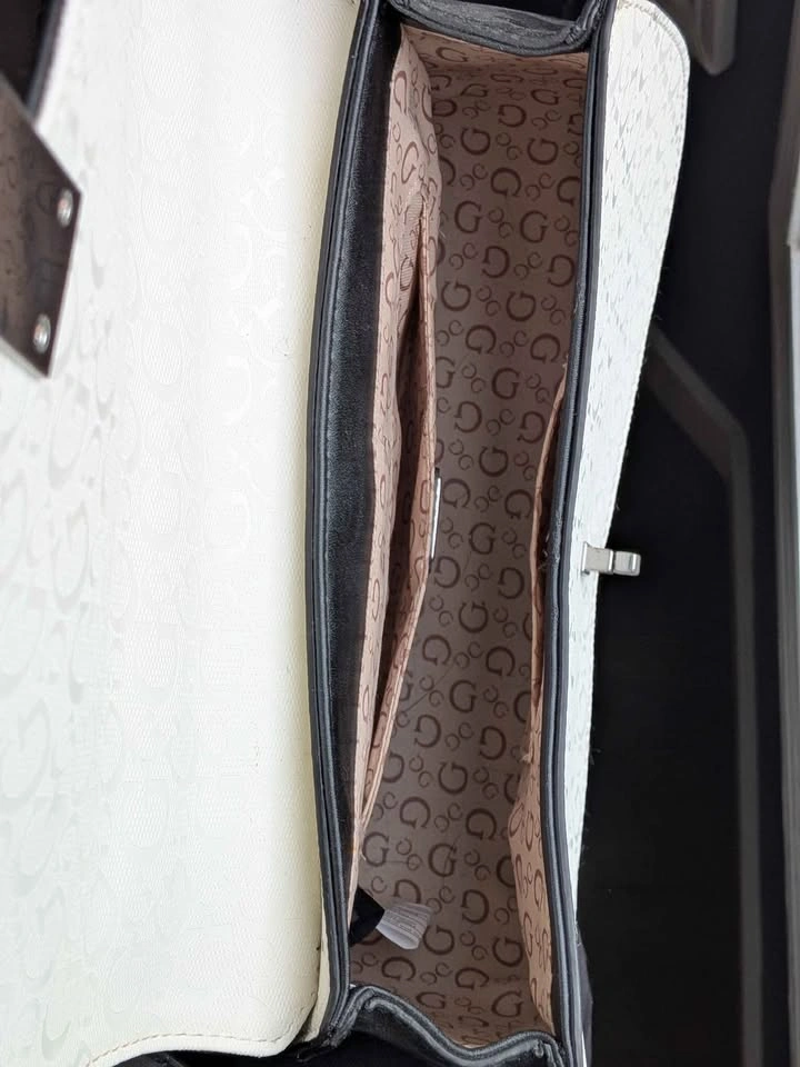 Guess Purse (New Condition) - photo 2