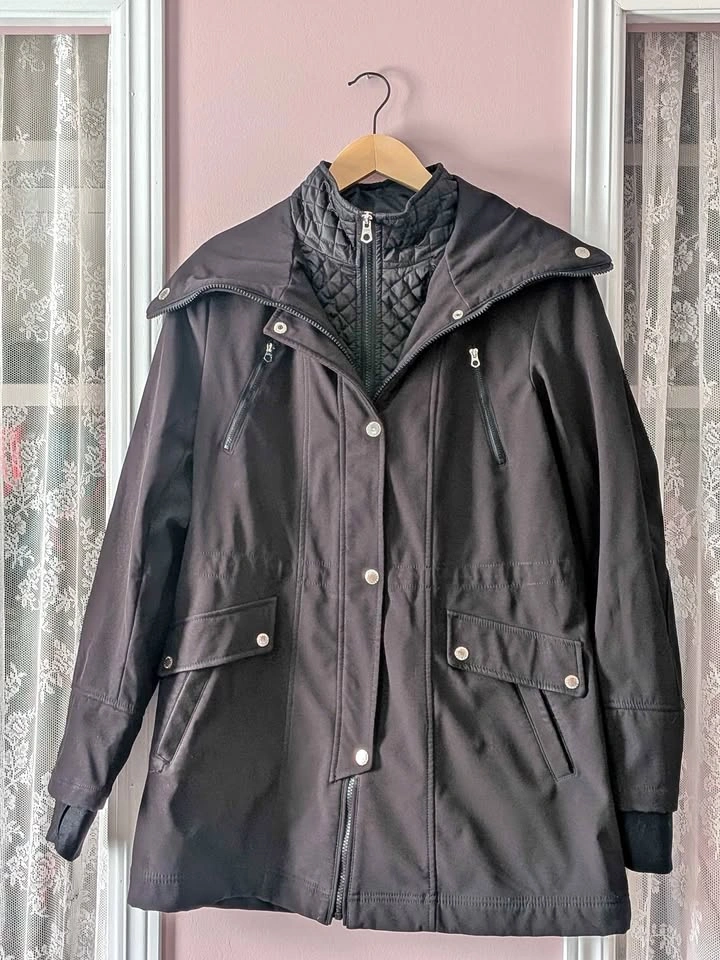 Women's Large Water-resistant Windbreaker Jacket