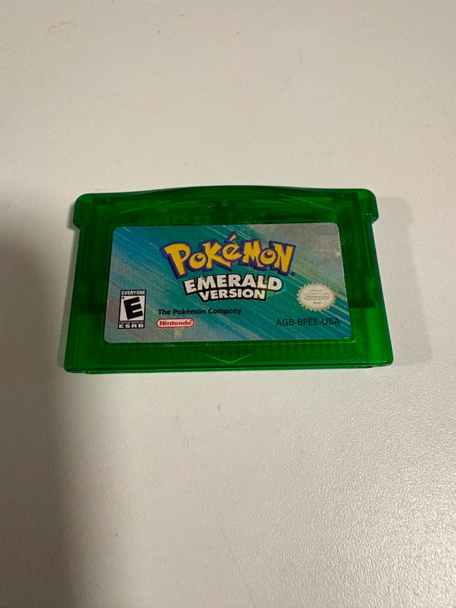 Pokemon Emerald (GBA)