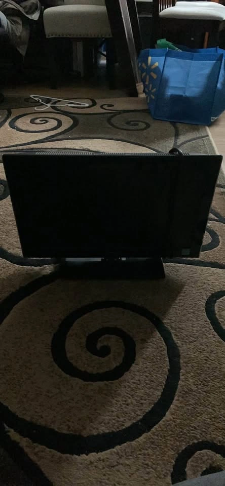 small toshiba monitor - photo 2