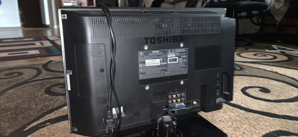small toshiba monitor - photo 3