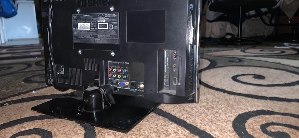 small toshiba monitor - photo 4