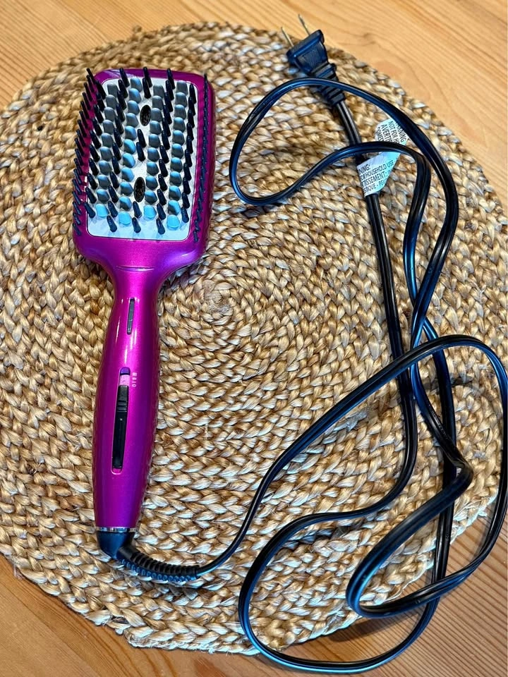 InfinitiPro Conair Ionic Hot Straightening Hair Brush