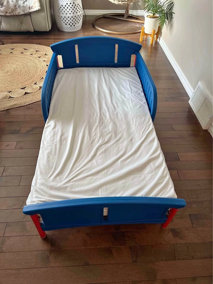 Toddler Bed with Mattress, waterproof mattress protector and bed