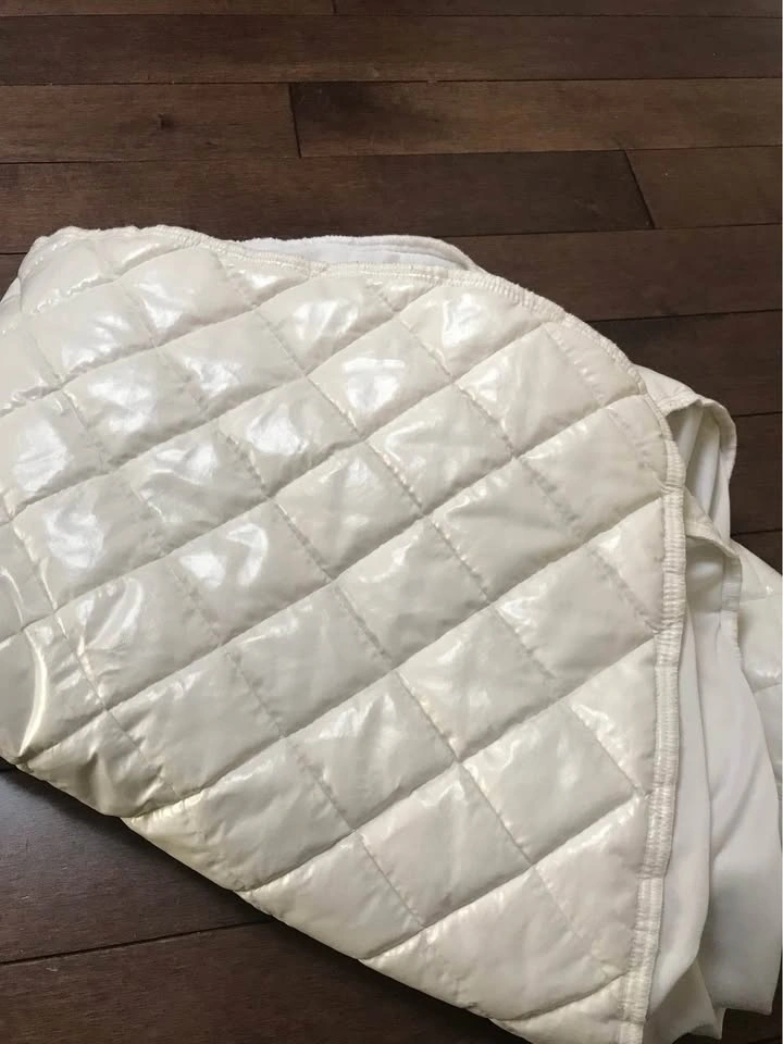 Toddler Bed with Mattress, waterproof mattress protector and bed - photo 3
