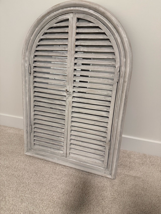 Decorative wall hanging / mirror