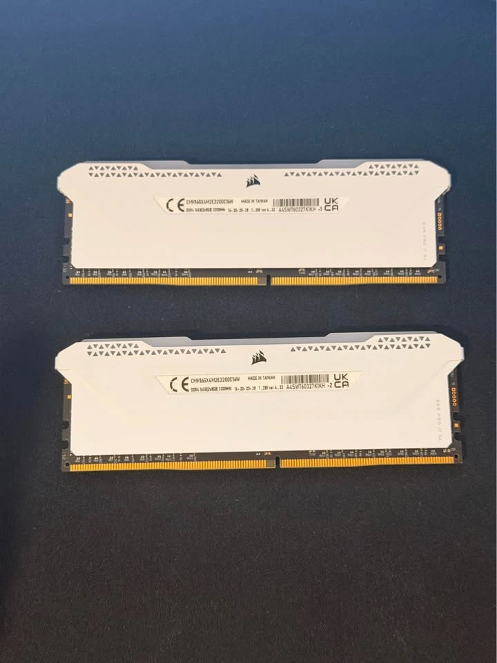 16GB Corsair Vengeance RGB DDR4 3200MHz RAM (White) - photo 3