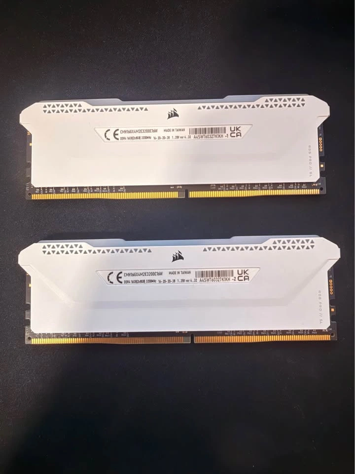 16GB Corsair Vengeance RGB DDR4 3200MHz RAM (White) - photo 4