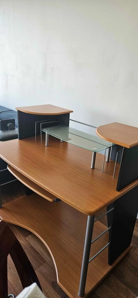 Computer Desk with Keyboard Tray – Excellent Condition OBO - photo 4