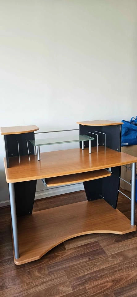 Computer Desk with Keyboard Tray – Excellent Condition OBO - photo 5
