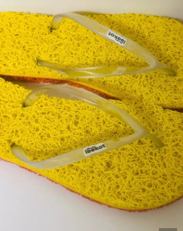 NWOT Exfoliating Yellow Textured Flip Flop Sandals - photo 4
