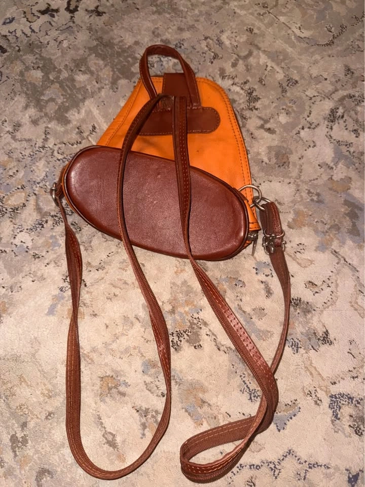 Vera Pelle Italian Leather Convertible Sling Backpack - photo 2