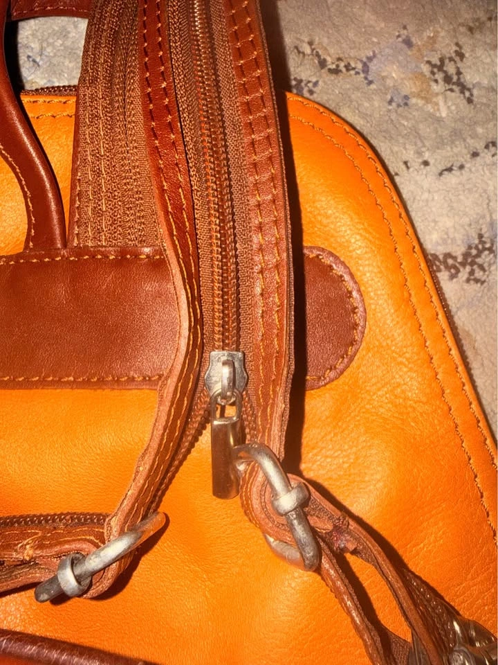 Vera Pelle Italian Leather Convertible Sling Backpack - photo 3