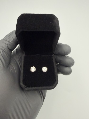 1.00 Ct Round Cut D VVS1 Lab Grown Diamond Stud Earrings