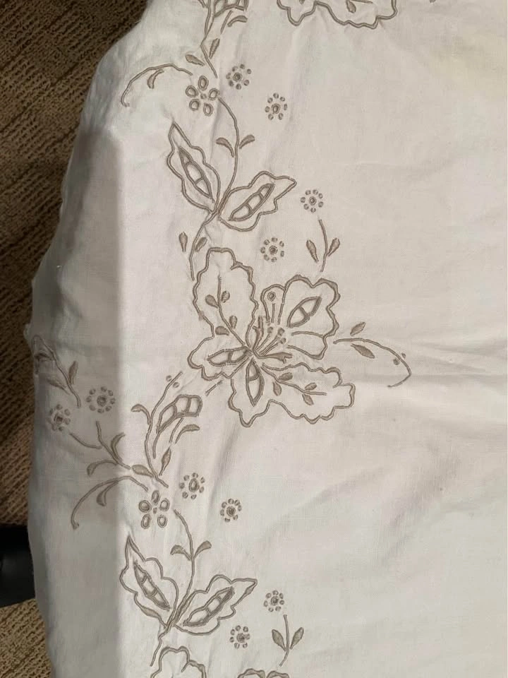 Table Cloth Vintage Linen Rectangular 102” x 64” - photo 4