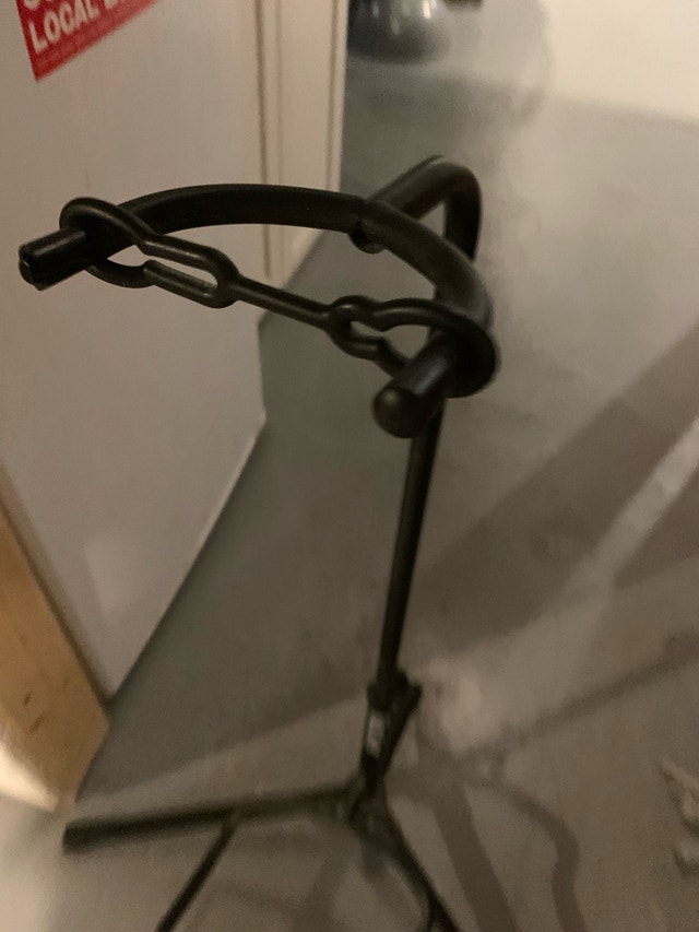 guitar stand