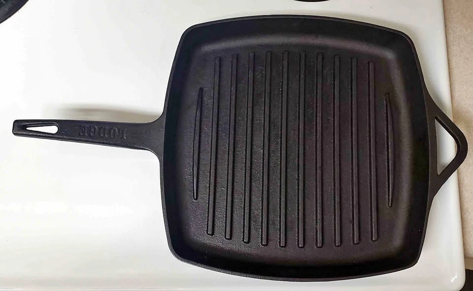 Lodge Cast Iron Grill Pan /Skillet in great condition