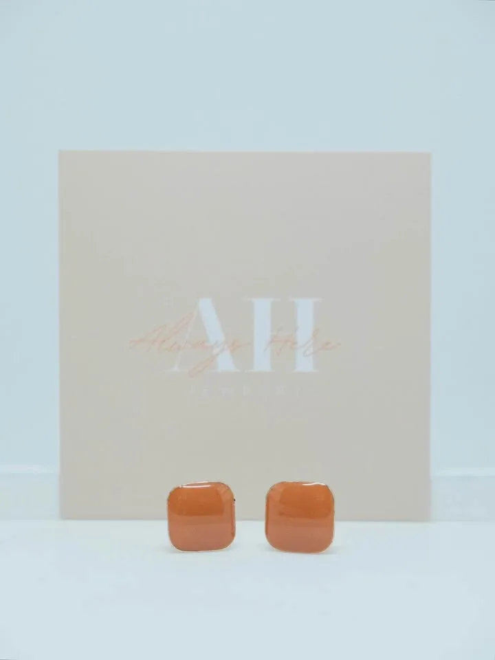 Minimalist Square Earrings image indicator(3)