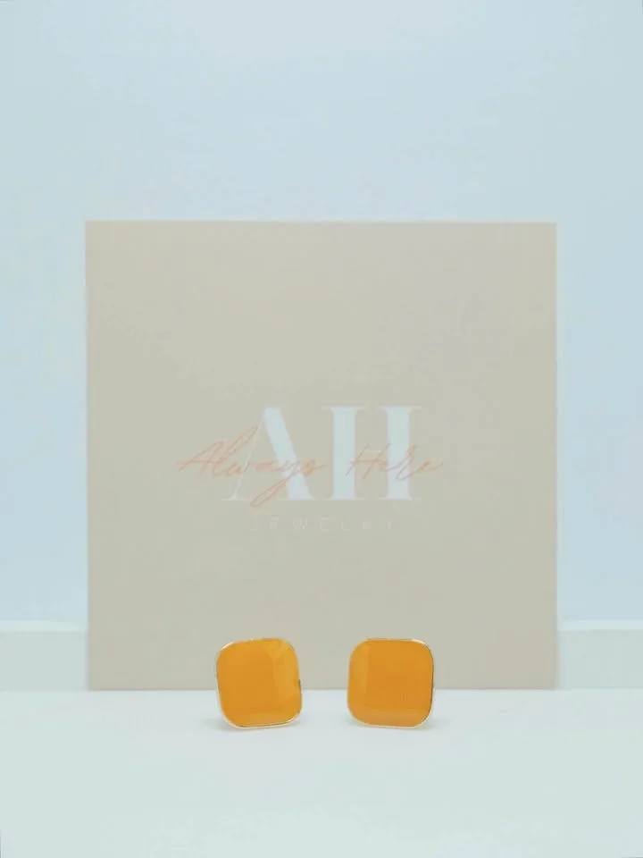 Minimalist Square Earrings image indicator(4)