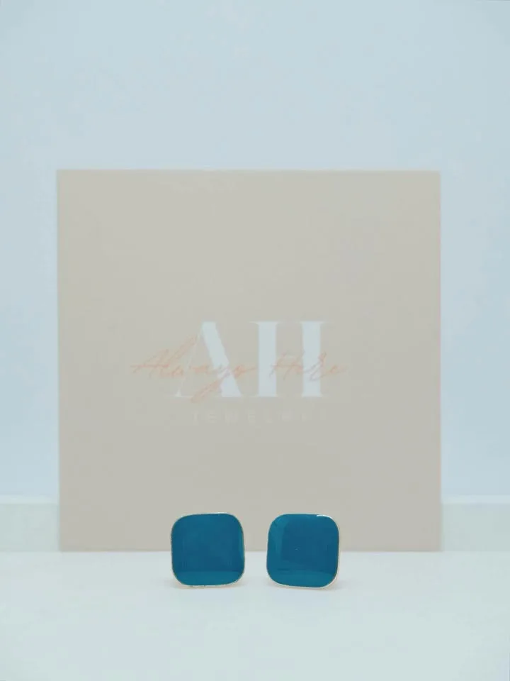 Minimalist Square Earrings image indicator(5)