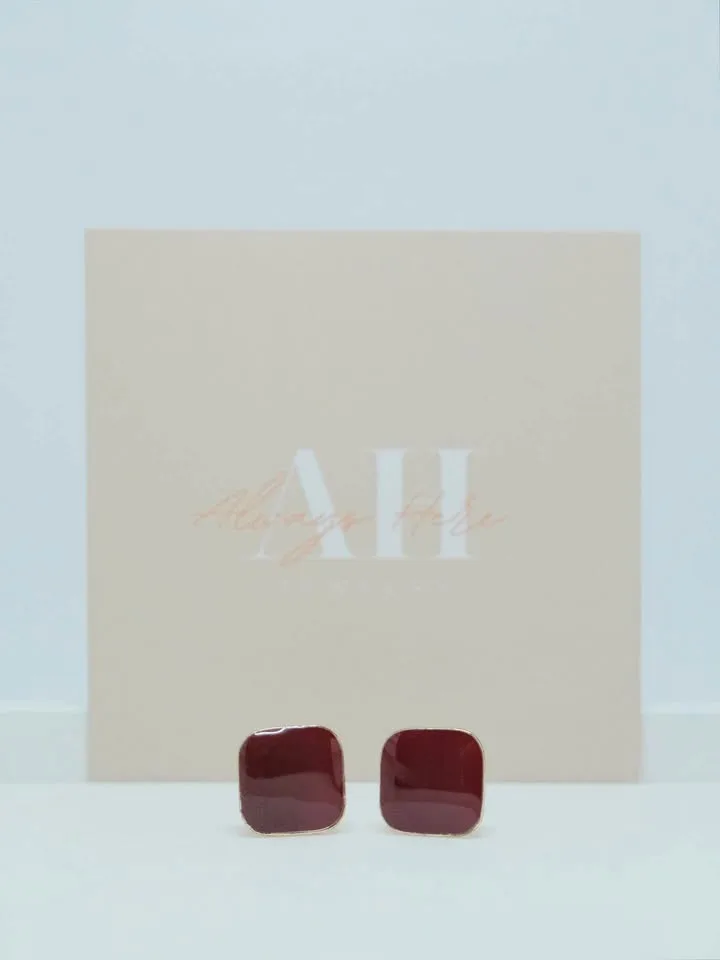 Minimalist Square Earrings image indicator(6)