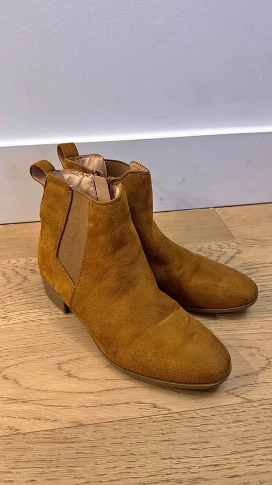 Brown boots