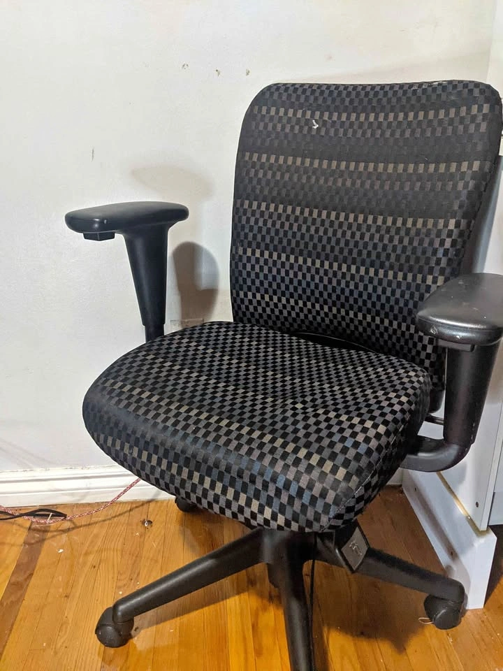 Checkered Office Task Chair (moving out sale)
