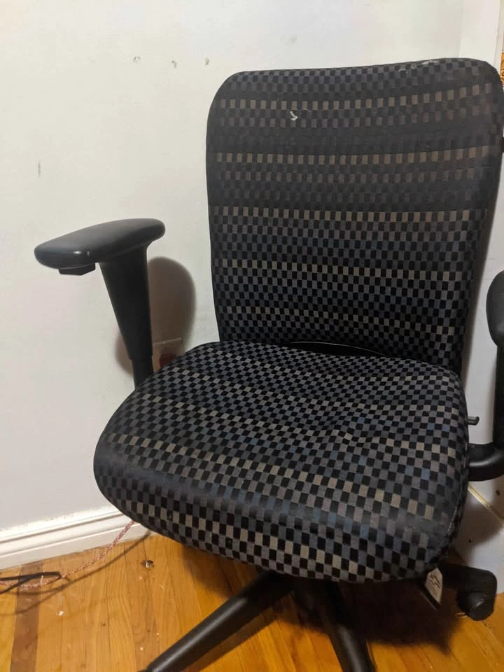 Checkered Office Task Chair (moving out sale) - photo 2