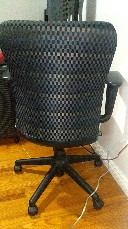 Checkered Office Task Chair (moving out sale) - photo 3